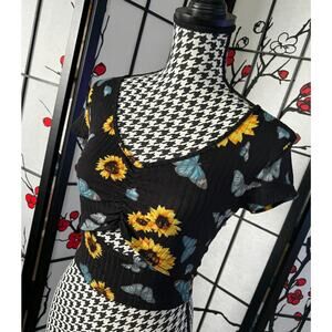 Rue21 True Sunflower Daisy Butterfly Top Size Small